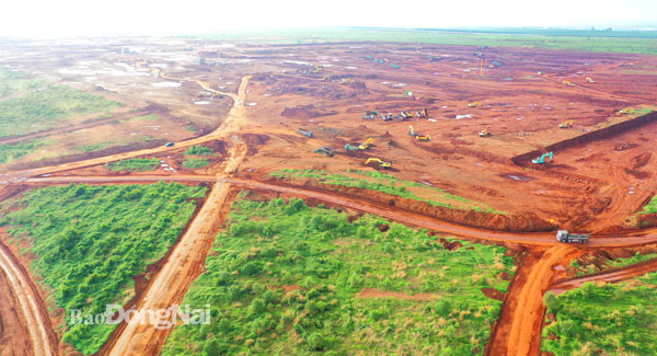 Tính đến giữa tháng 6-2022, các nhà thầu thi công dự án Sân bay Long Thành giai đoạn 1 đã hoàn thành đào đắp 11,5 triệu m3 đất. Ảnh: Phạm Tùng