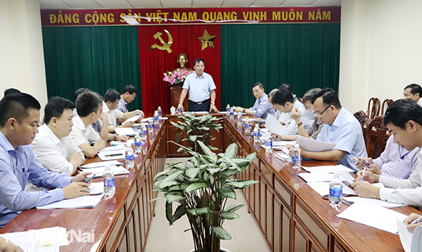 Phó chủ tịch UBND tỉnh Võ Tấn Đức phát biểu tại cuộc họp