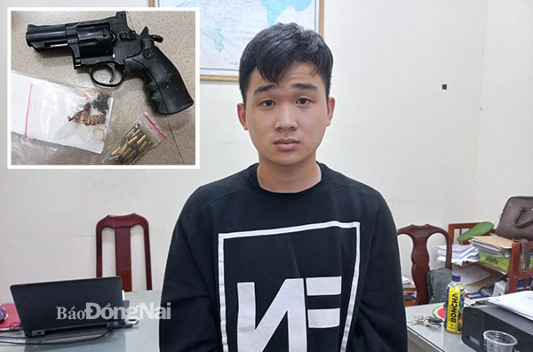 Đối tượng Dương Thanh Sang (ảnh lớn) và súng, đạn công an thu giữ của các đối tượng (ảnh nhỏ)