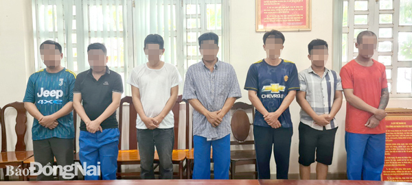 Nhóm đối tượng tham gia đường dây đưa người xuất cảnh trái phép bị công an bắt giữ. Ảnh: T.Danh