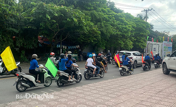 Diễu hành tuyên truyền tại phường Tam Hiệp. Ảnh: CTV