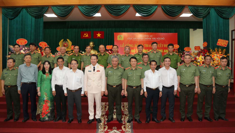 Thứ trưởng Lương Tam Quang và các đại biểu dự buổi lễ