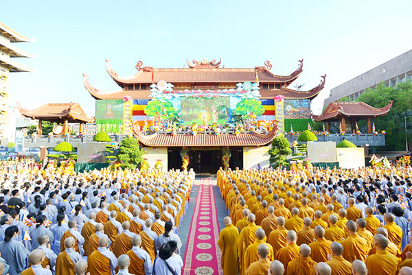 Trăm sự phi lý phía sau "bộ cánh tự do tôn giáo"