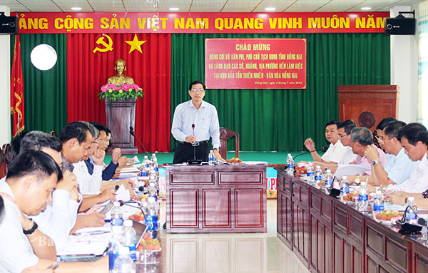 Phó chủ tịch UBND tỉnh Võ Văn Phi phát biểu chỉ đạo tại hội nghị. Ảnh: Hoàng Lộc