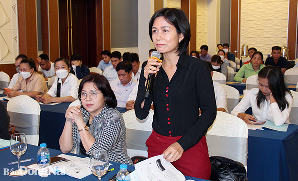 Đại diện Phòng NN-PTNT H.Xuân Lộc đặt câu hỏi tại lớp tập huấn