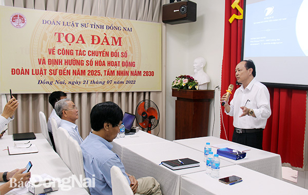 Luật sư Lê Quang Y, Chủ nhiệm Đoàn Luật sư tỉnh phát biểu tại buổi tọa đàm.