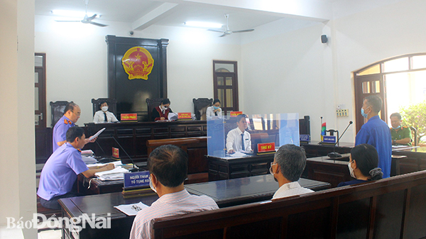 Quang cảnh phiên tòa xét xử