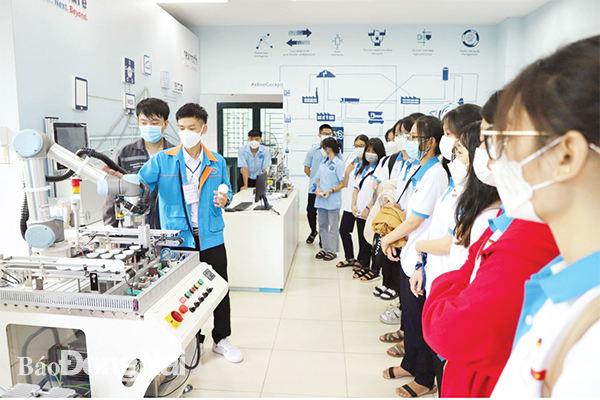 Trường cao đẳng Công nghệ quốc tế Lilama 2 (H.Long Thành) tổ chức Ngày hội Nữ sinh với công nghệ