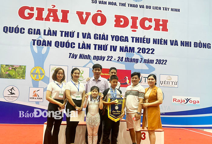 Ban huấn luyện yoga Đồng Nai chia vui cùng với cặp VĐV Nguyễn Trọng Nghĩa - Trần Hà Bảo An