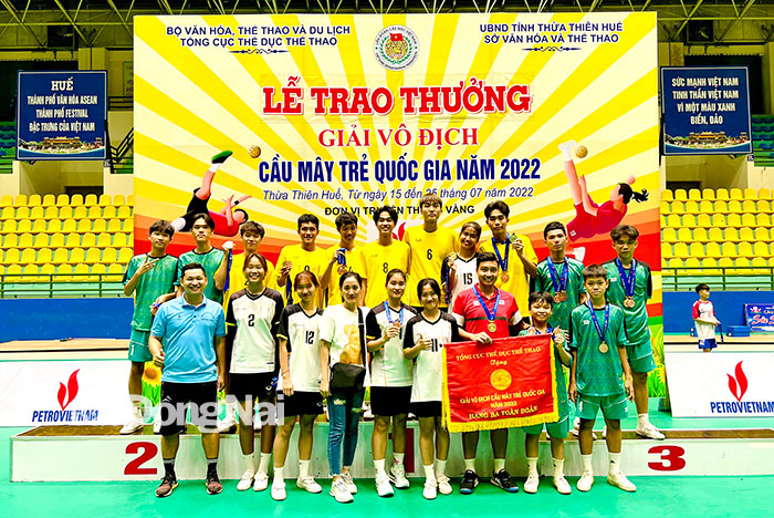 Các thành viên đội tuyển cầu mây Đồng Nai tham dự giải vô địch trẻ toàn quốc