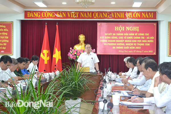 Phó bí thư Tỉnh ủy Quản Minh Cường phát biểu chỉ đạo tại hội nghị 