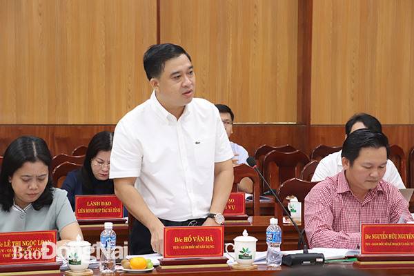 Giám đốc Sở Xây dựng Hồ Văn Hà phát biểu tại buổi làm việc.