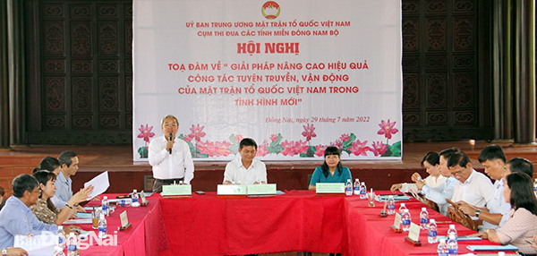 Ủy viên Ban TVTU, Chủ tịch Ủy ban MTTQ Việt Nam tỉnh Cao Văn Quang phát biểu tại hội nghị