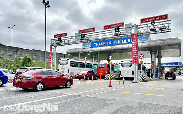 Trạm thu phí quốc lộ 51 (tuyến cao tốc TP.HCM - Long Thành - Dầu Giây) hướng TP.HCM - Đồng Nai thực hiện thu phí không dừng từ sáng 1-8