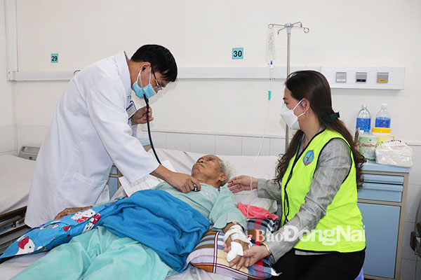 Bệnh nhân hoàn toàn tỉnh táo và nói chuyện bình thường