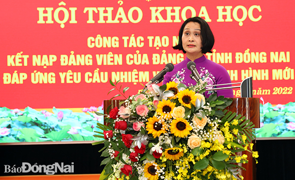 Ủy viên Ban TVTU, Trưởng ban Tổ chức Tỉnh ủy Đặng Minh Nguyệt phát biểu đề dẫn tại hội thảo