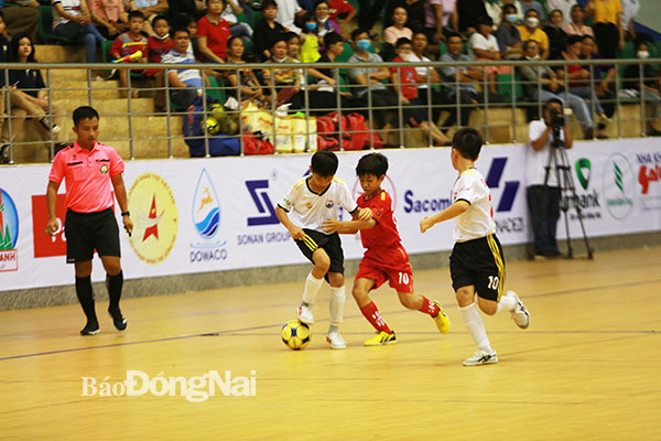 Một pha bóng trong trận chung kết. Ảnh: Huy Anh