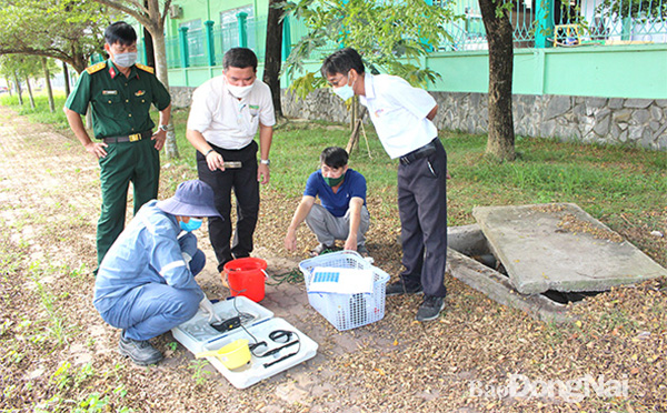 Đoàn công tác liên ngành của tỉnh kiểm tra hệ thống thoát nước mưa và nước thải tại Khu công nghiệp Agtex Long Bình (TP.Biên Hòa)