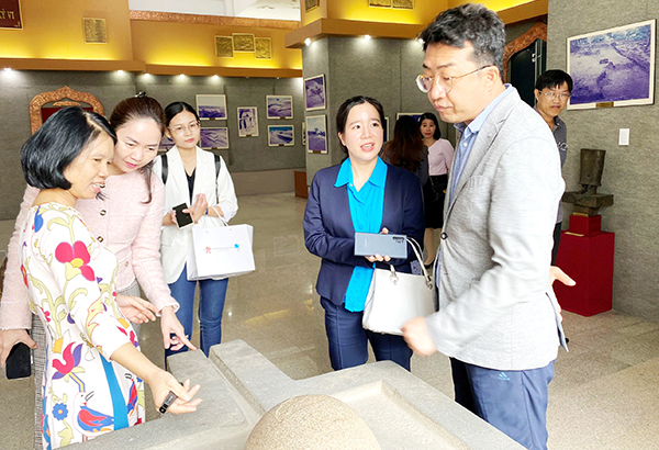Đoàn khảo sát du lịch Hàn Quốc tham quan Bảo tàng Đồng Nai