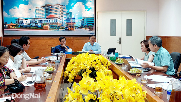 Lãnh đạo Sở Y tế và các cơ sở y tế làm việc với đoàn kiểm tra của Bộ Y tế