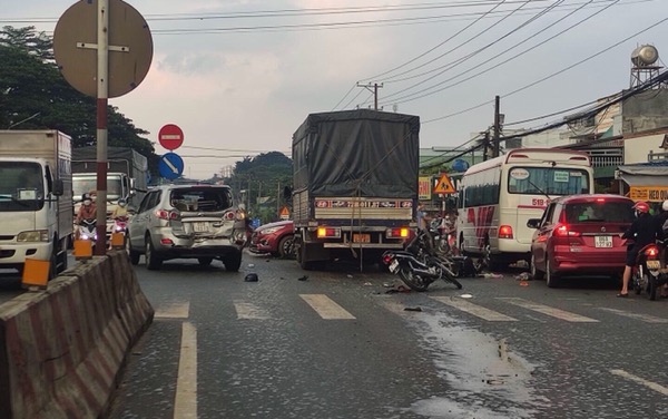 Hiện trường vụ tông xe liên hoàn vào vào chiều 12-8 trên quốc lộ 1 đoạn qua H.Trảng Bom. Ảnh: CTV.