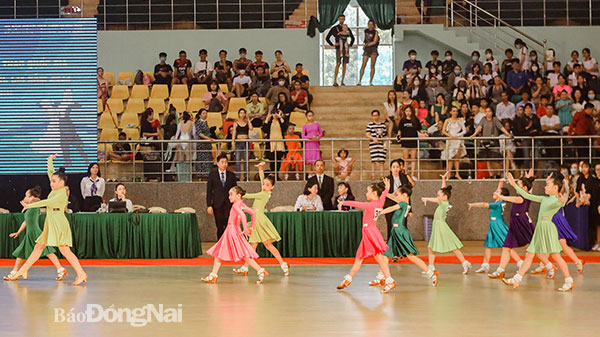 Các VĐV thi đấu ở hệ phong trào. Ảnh: Thủy Tiên