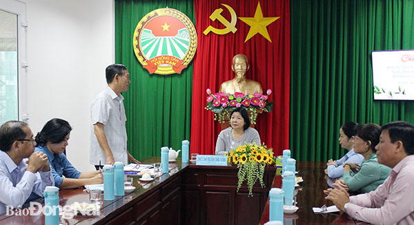 Bà Cao Xuân Thu Vân, Phó chủ tịch Hội Nông dân Việt Nam làm việc tại Hội Nông dân tỉnh