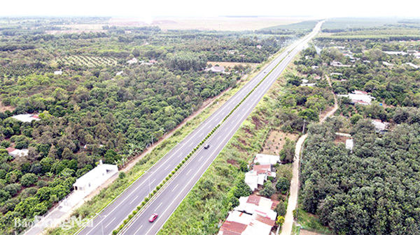 Việc mở rộng đường cao tốc TP.HCM - Long Thành - Dầu Giây là rất cấp thiết để đảm bảo kết nối giao thông cho sân bay Long Thành trong những năm tới