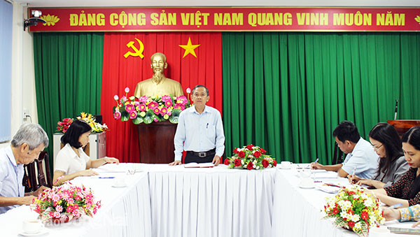 Phó trưởng Ban Tuyên giáo Tỉnh ủy Phạm Tấn Linh chủ trì hội nghị giao ban công tác báo chí tháng 8-2022. Ảnh: My Ny