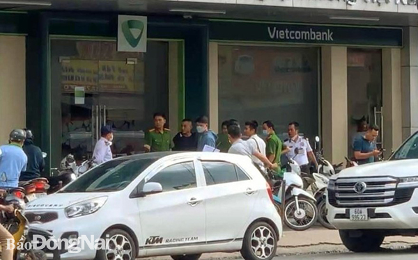 Lực lượng công an có mặt tại hiện trường để điều tra vụ việc