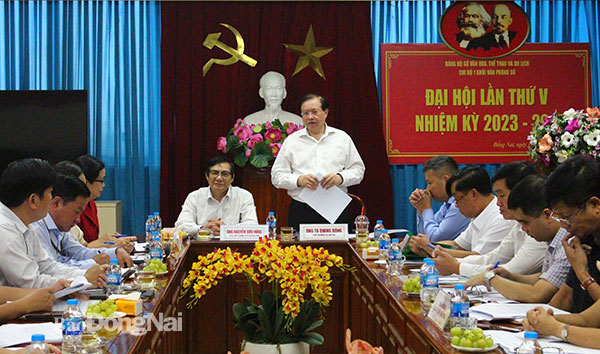 Thứ trưởng Bộ VH-TTDL Tạ Quang Đông chủ trì buổi làm việc về công tác cải cách hành chính với Sở VH-TTDL. Ảnh: My Ny