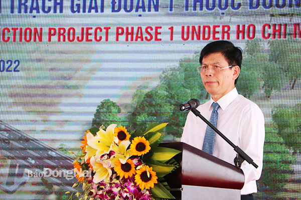 Thứ trưởng Bộ GT-VT Lê Anh Tuấn phát biểu tại lễ khởi công. Ảnh: Phạm Tùng