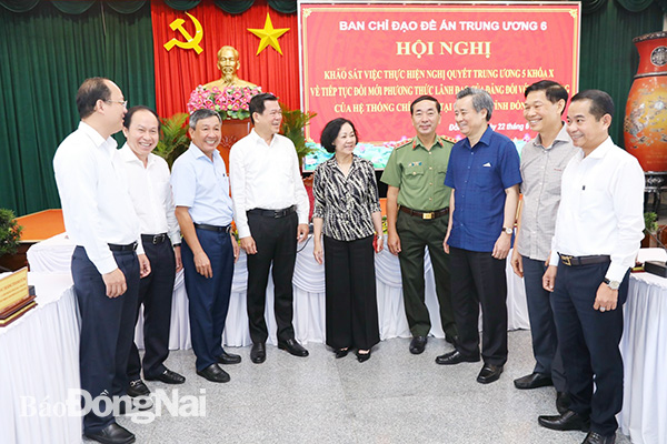 Ủy viên Bộ Chính trị, Bí thư Trung ương Đảng, Trưởng ban Tổ chức Trung ương Trương Thị Mai trao đổi với lãnh đạo các cơ quan Trung ương và tỉnh Đồng Nai về đổi mới phương thức lãnh đạo của Đảng đối với hoạt động của hệ thống chính trị