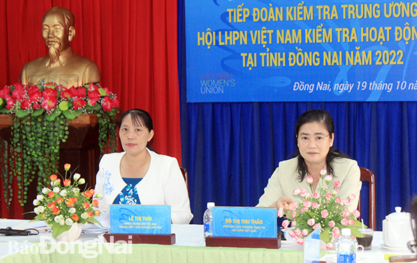 Phó chủ tịch thường trực Hội LHPN Việt Nam Đỗ Thị Thu Thảo (bìa phải) phát biểu tại buổi làm việc