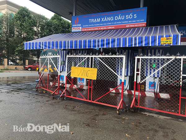 Nhiều cây xăng thông báo hết xăng trước giờ điều chỉnh giá bán lẻ xăng dầu