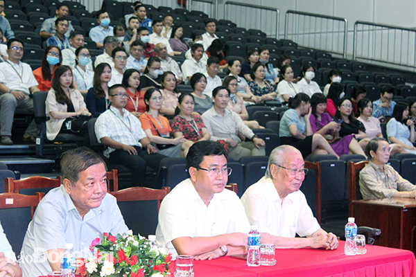 Các đồng chí lãnh đạo Đài PT-TH Đồng Nai qua các thời kỳ tham dự lễ họp mặt