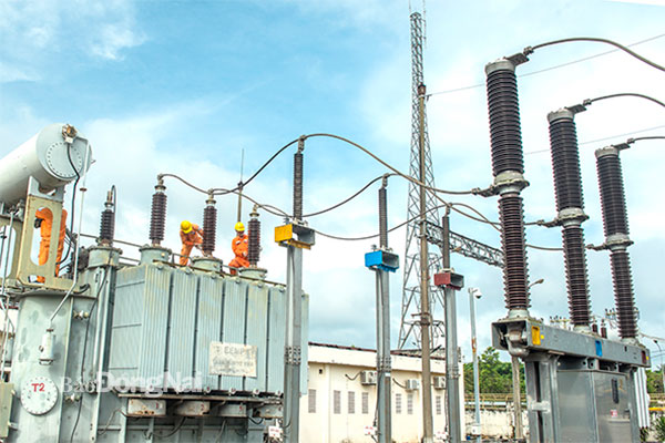 Trạm biến áp 110kV Long Khánh hiện cung cấp điện cho hơn 54,6 ngàn khách hàng. Do đó, công tác bảo dưỡng thiết bị được thực hiện định kỳ để đảm bảo cung cấp điện cho người dân và doanh nghiệp