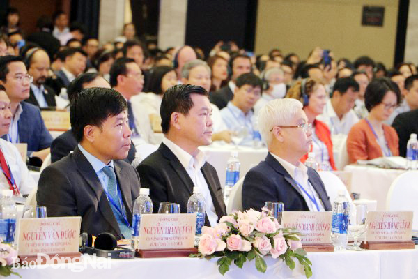 Ủy viên Trung ương Đảng, Bí thư Tỉnh ủy Đồng Nai tham dự hội nghị. (Ảnh: Hoàng Hải)