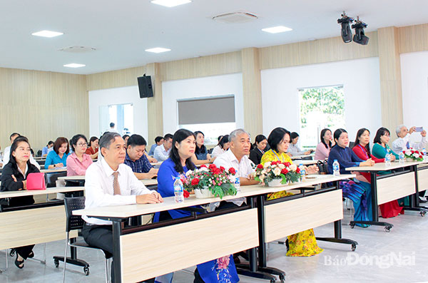 Lãnh đạo các ban Đảng Tỉnh ủy, Văn phòng Tỉnh ủy, Ủy ban MTTQ Việt Nam tỉnh tham dự buổi lễ khai mạc