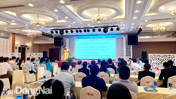 ThS-BS.Phí Thị Lệ Tân, Bệnh viện Quốc tế Hoàn Mỹ Đồng Nai trình bày đề tài nghiên cứu về tình hình sử dụng thuốc kháng sinh ở bệnh nhân viêm phổi