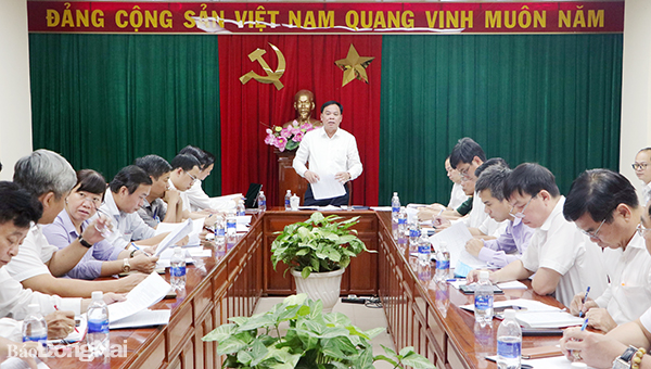 Phó chủ tịch UBND tỉnh Võ Tấn Đức phát biểu kết luận buổi làm việc