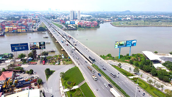 Cầu Đồng Nai trên tuyến quốc lộ 1 là một trong những tuyến giao thông huyết mạch kết nối 2 tỉnh Đồng Nai và Bình Dương