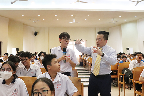 Người nuôi dưỡng đam mê nghiên cứu khoa học cho học sinh