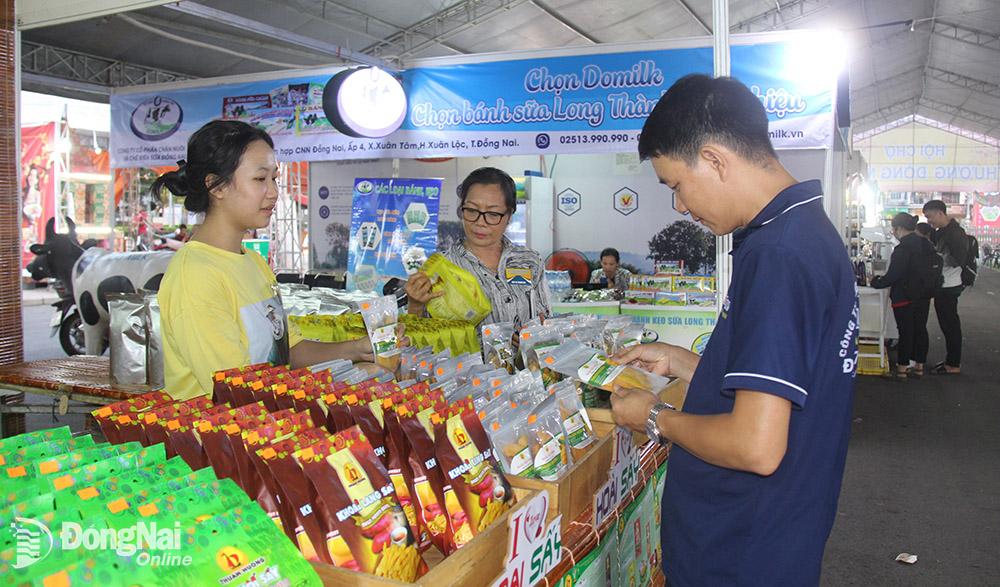 Lượng khách mua sắm tăng cao dịp nghỉ lễ