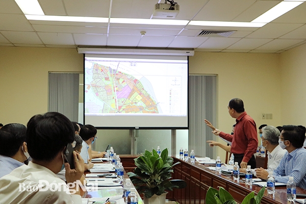 Phó chủ tịch UBND TP.Biên Hòa Huỳnh Tấn Lộc báo cáo tiến độ thực hiện dự án