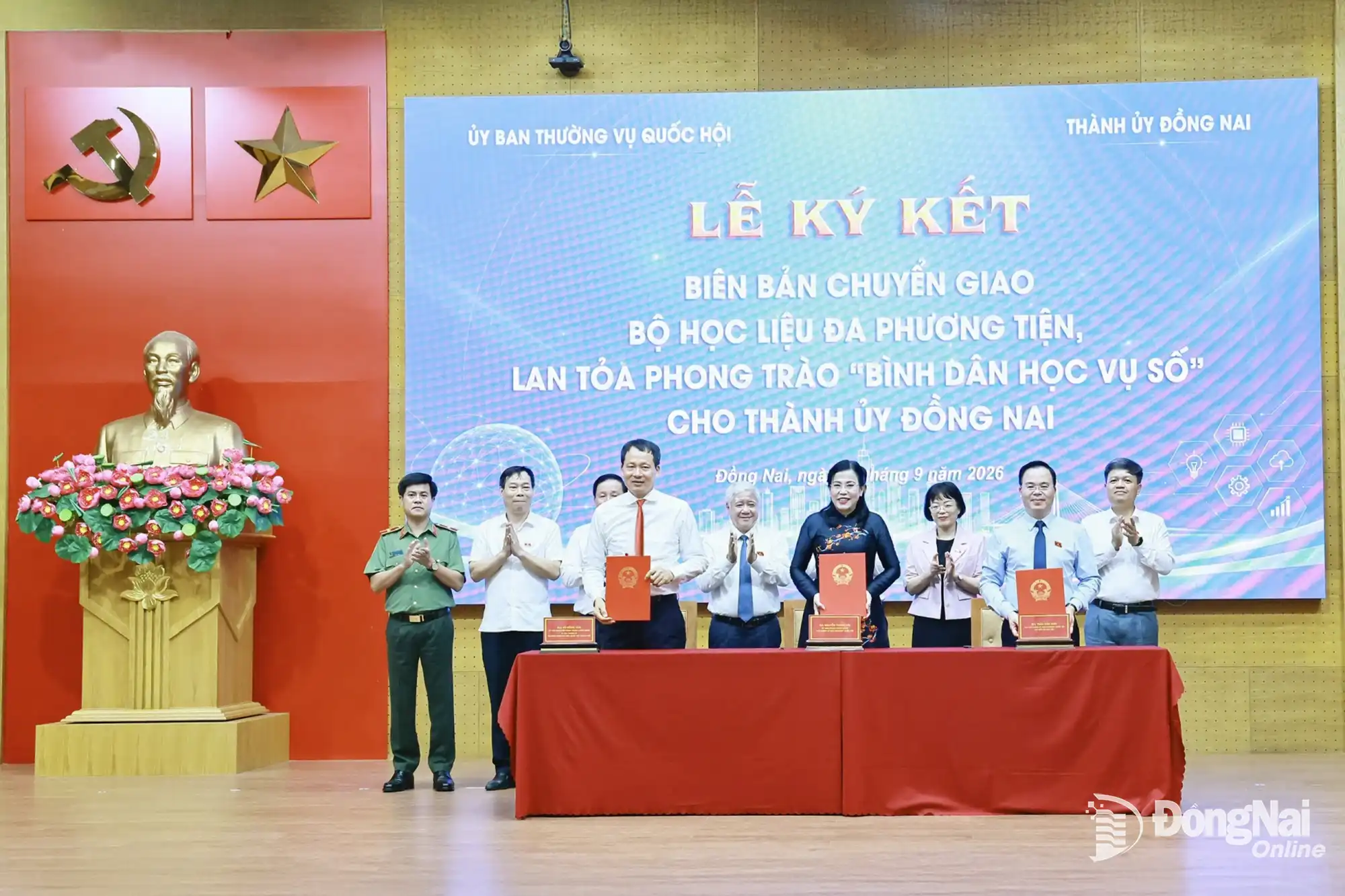Đồng Nai nhận chuyển giao Bộ học liệu đa phương tiện phục vụ phong trào ‘Bình dân học vụ số’
