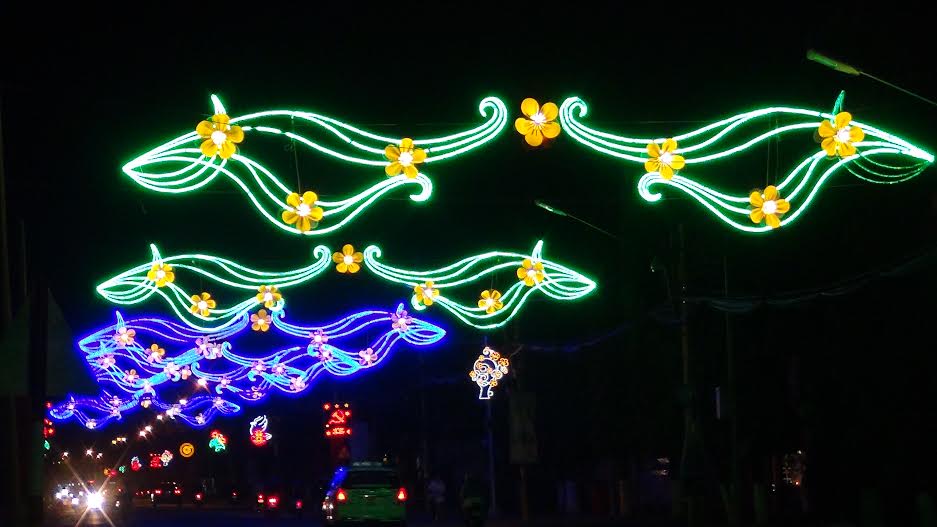 Cổng chào và những ánh đèn lung linh trên đường Hà Huy Giáp