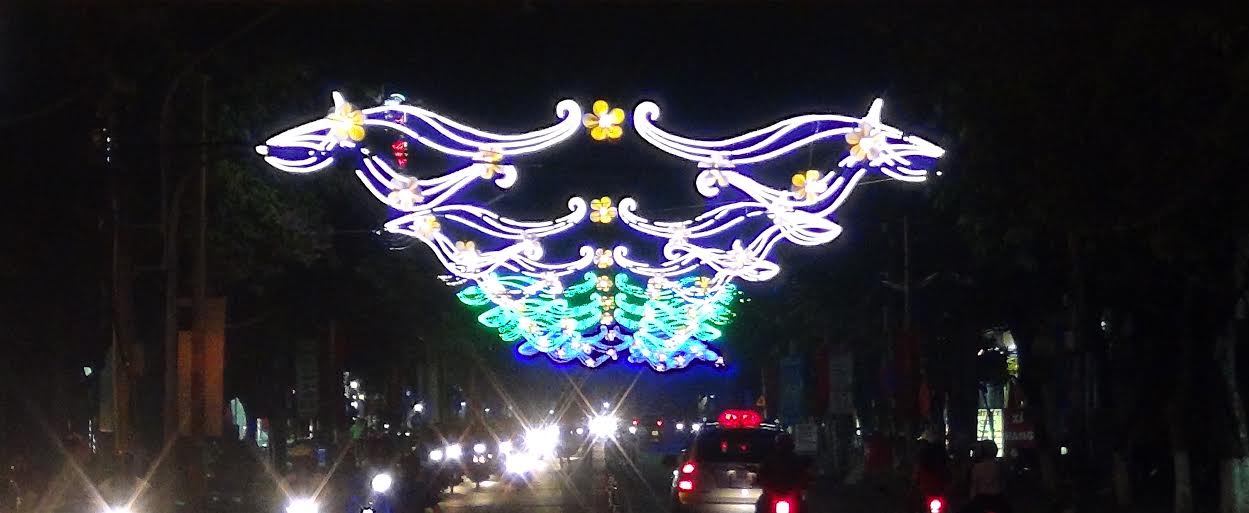 Đường 30-4 lung linh về đêm