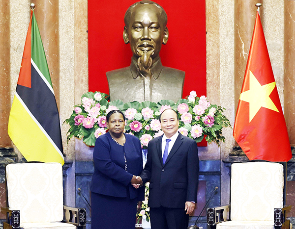 Chủ tịch nước Nguyễn Xuân Phúc tiếp Chủ tịch Quốc hội Mozambique