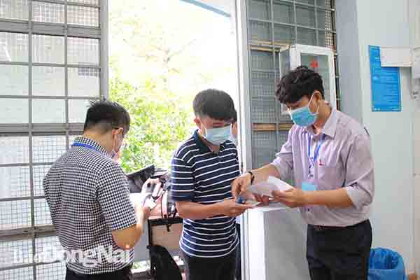 Các thí sinh dự thi kỳ thi tuyển công chức các cơ quan khối Đảng, đoàn thể cấp tỉnh, huyện năm 2022